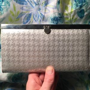 💐NWOT Silver Shiny Wallet